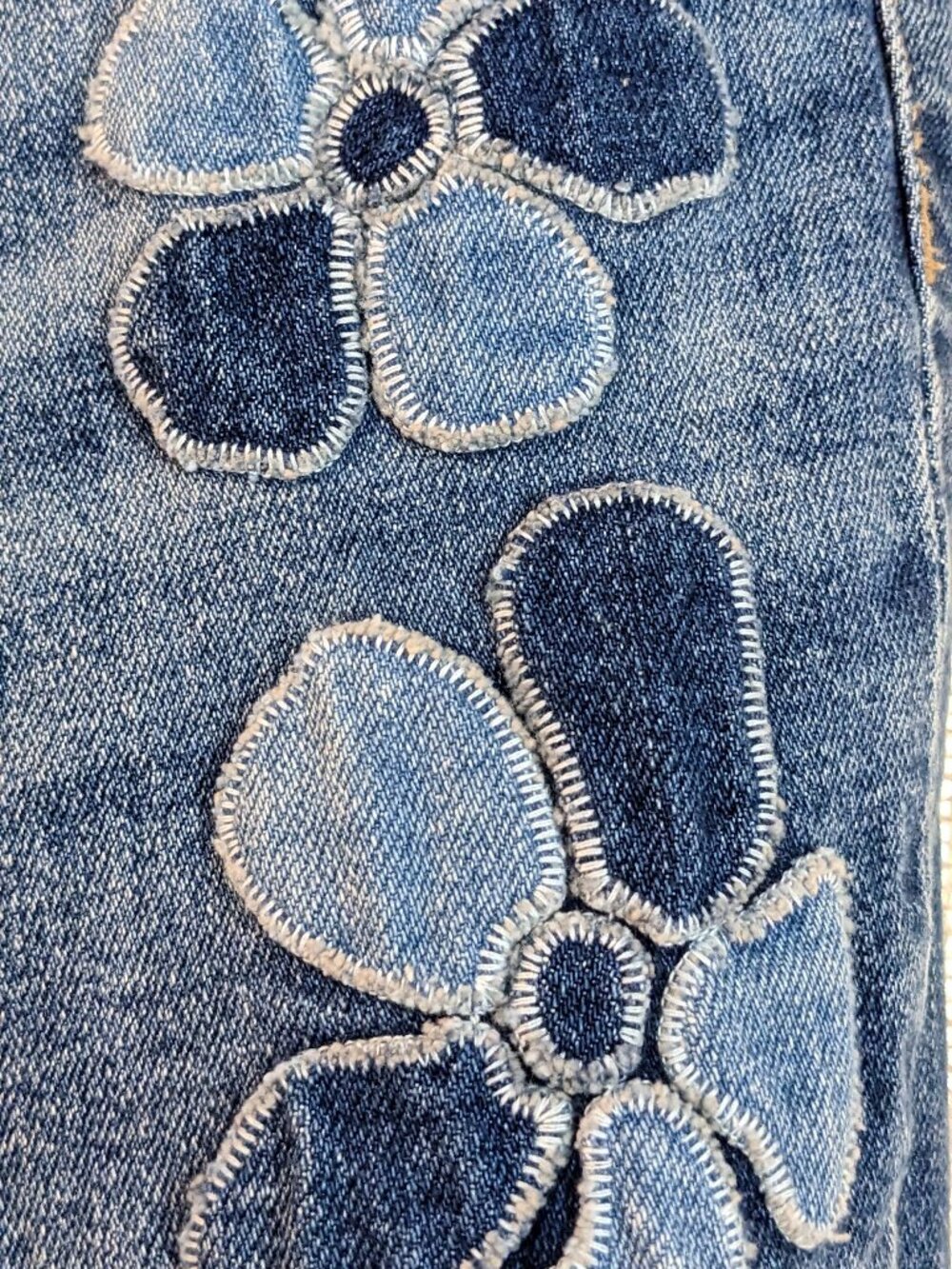 Old Navy, Medium Wash High Rise OG Straight Jean Floral Patches Jeans, Size 0 - Picture 7 of 9